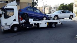 גרירה של 2 כלי רכב בתל אביב לפירוק